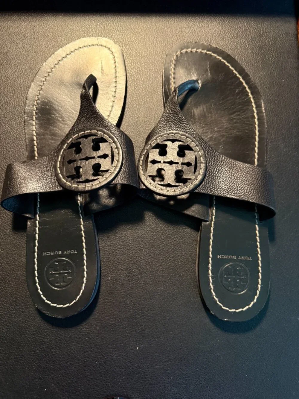 Tory Burch Louisa Leather Thong Sandal in Blackj, SZ 7.5 - Picture 1 of 5